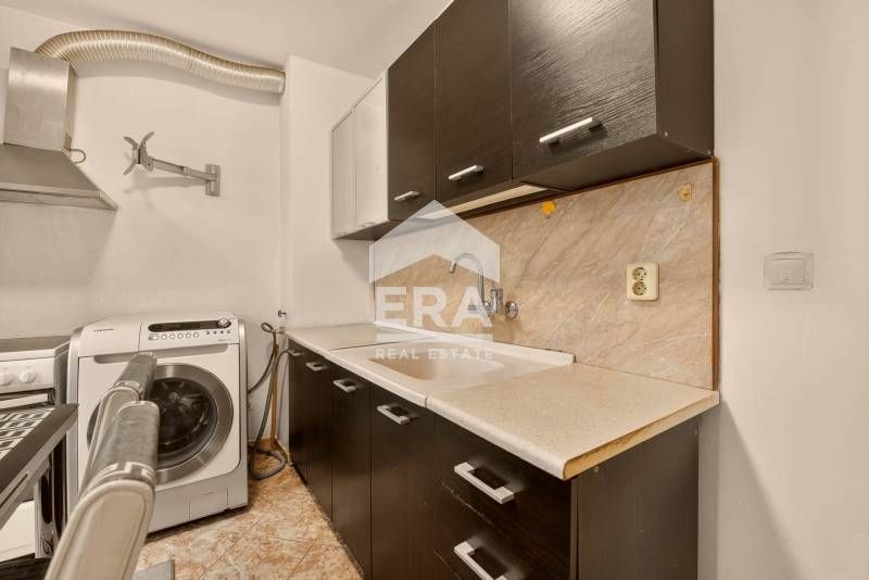 Ексклузивна, обзаведена, югоизточна гарсониера за продажба, район Лятн