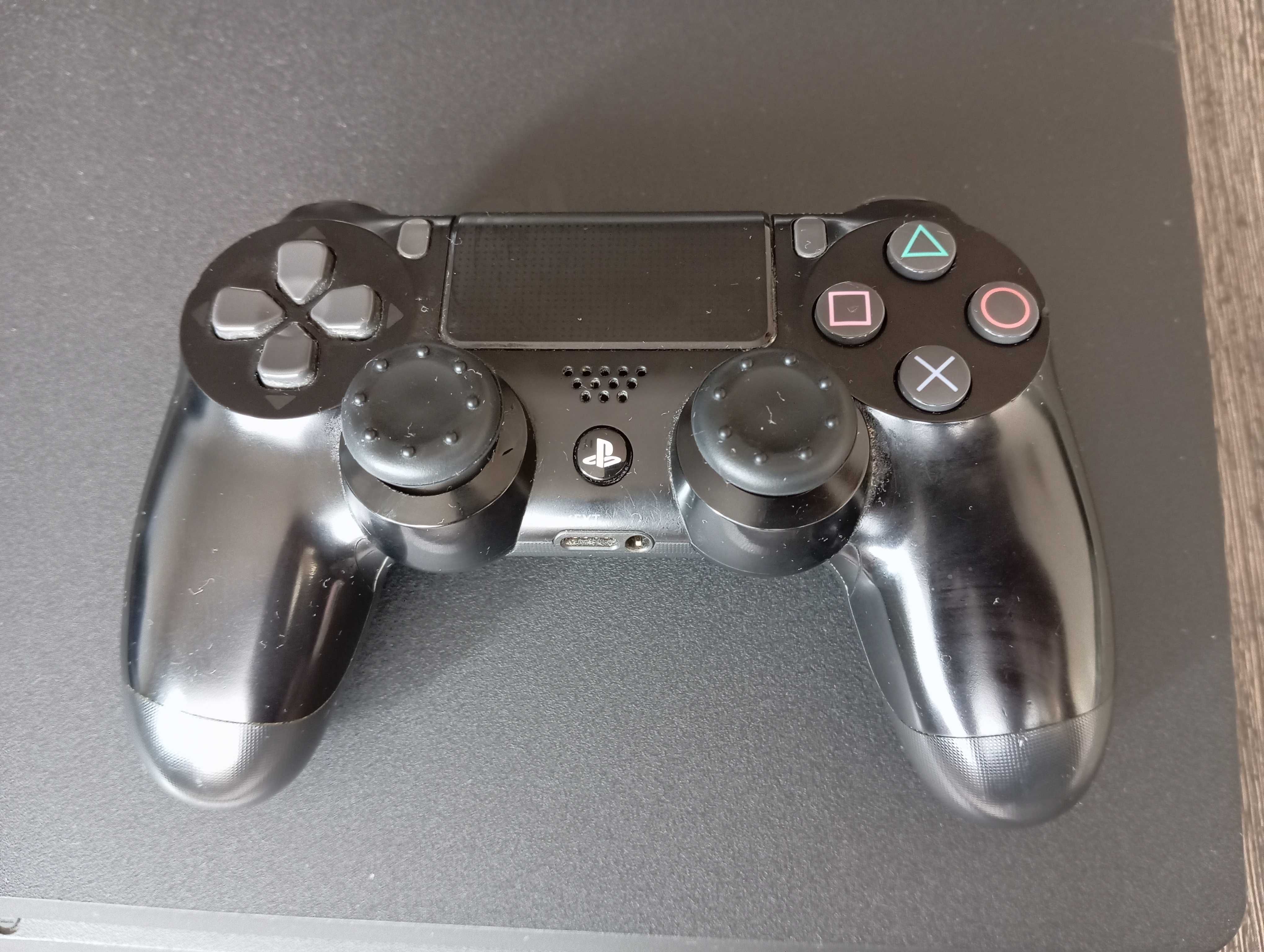 PlayStation 4 Slim черен цвят