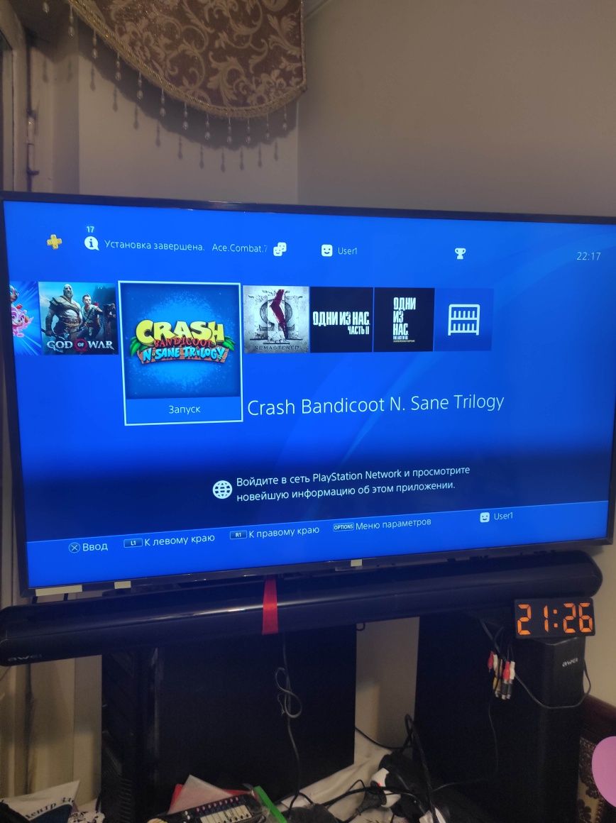 PlayStation 4 slim (9.00.) 1 ter. 2 джойстика, в отличном состоянии с