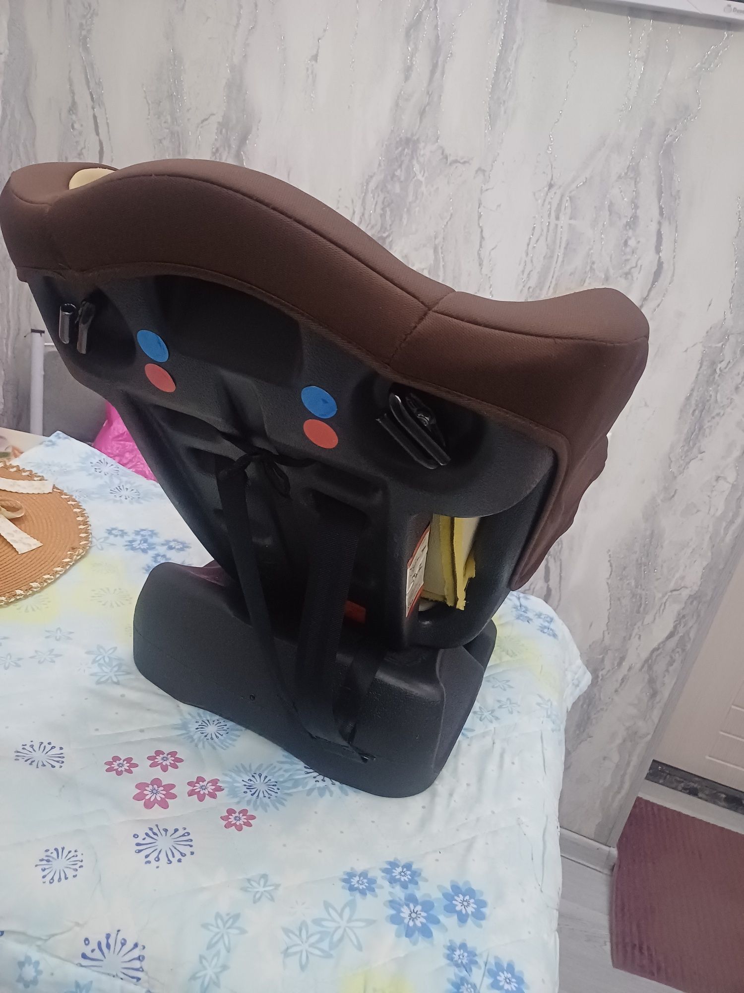 Продаётся фирменный автокресло