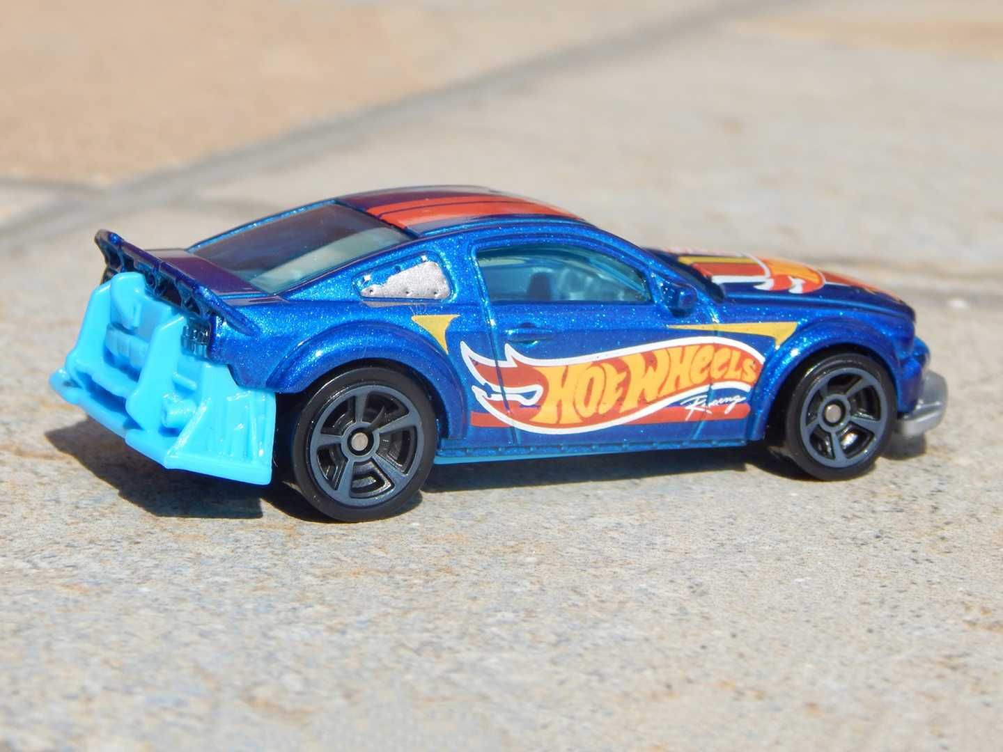 Macheta Ford Mustang V 2005 Hot Wheels 2015 editie aniversara sc 1:64