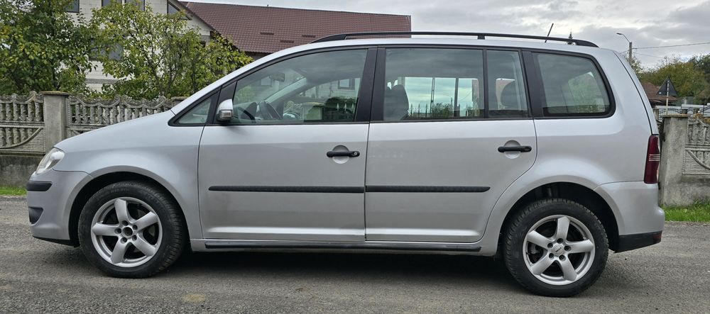 Vând vw touran 1.9 tdi