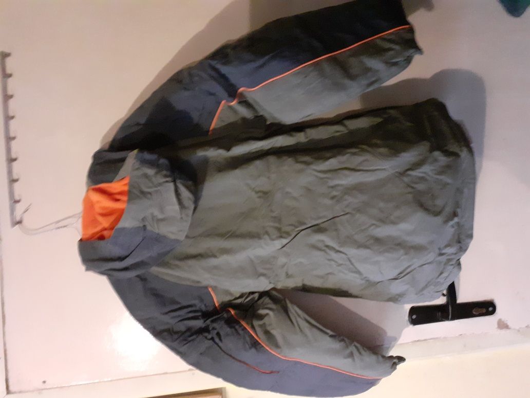Ново спортно яке, размер 34, ръст 176