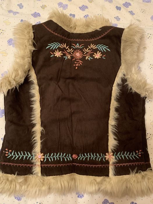 Cojoce/bundita cu broderie si paiete