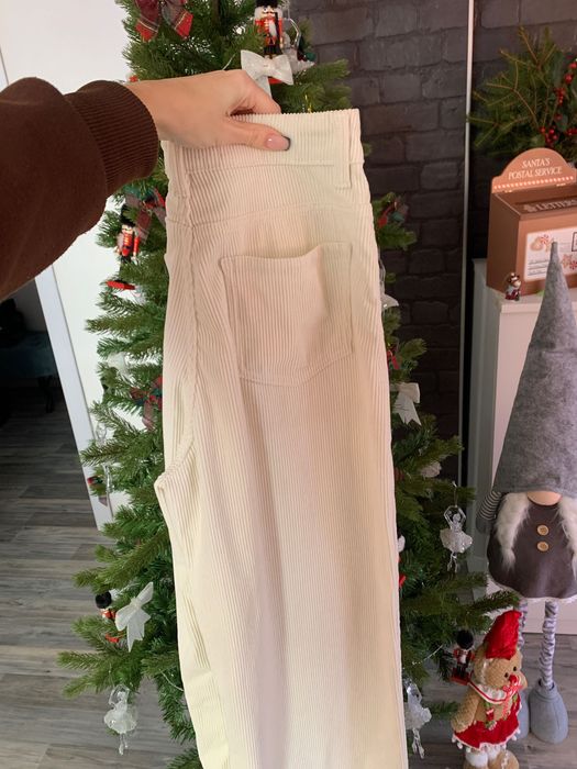 Бежови джинси Zara