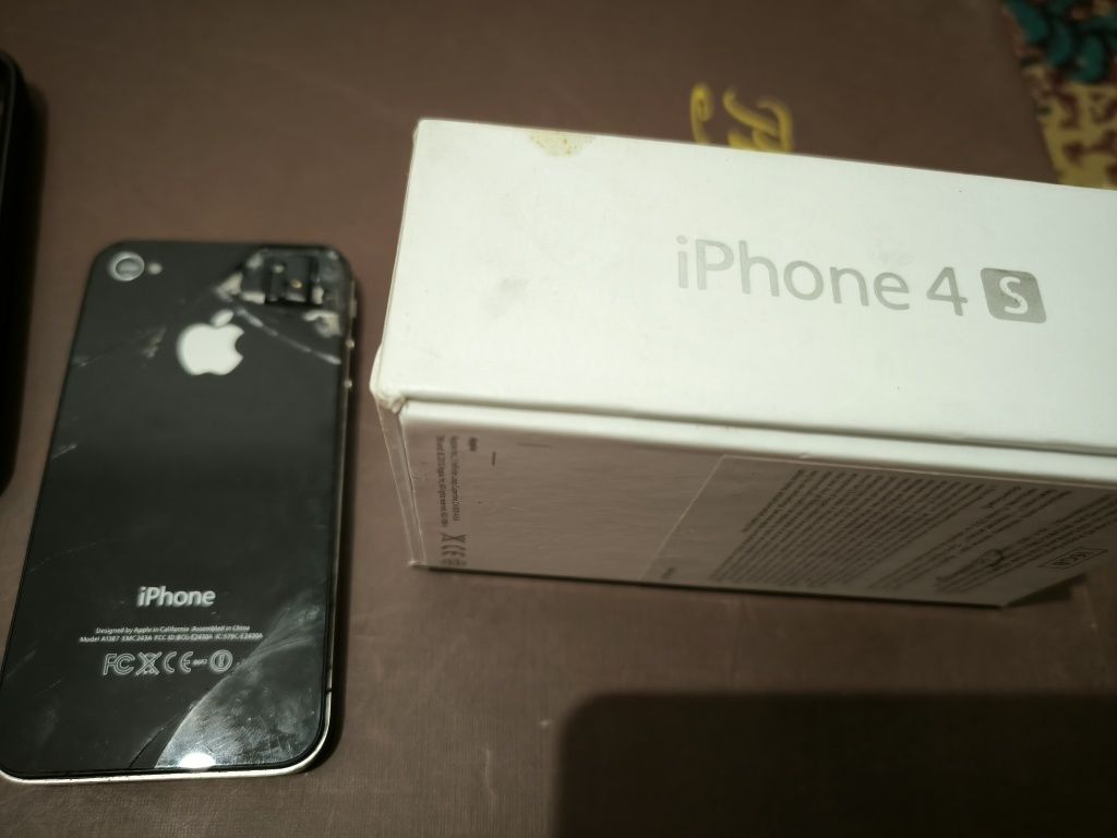 iPhone 4 s стёкла с обеих сторон повреждены