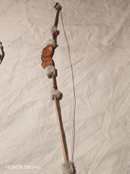 Сувениран  лък с дърворезба