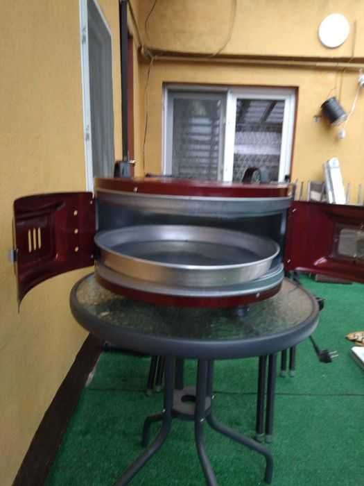 Cuptor electric cu o tavă