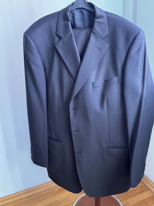 Продам итальянский мужской костюм в отличном состоянии