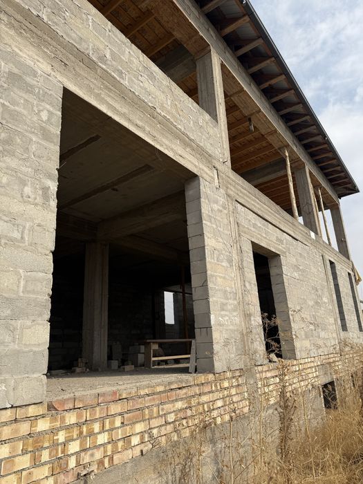 Srochna hovli sotiladi