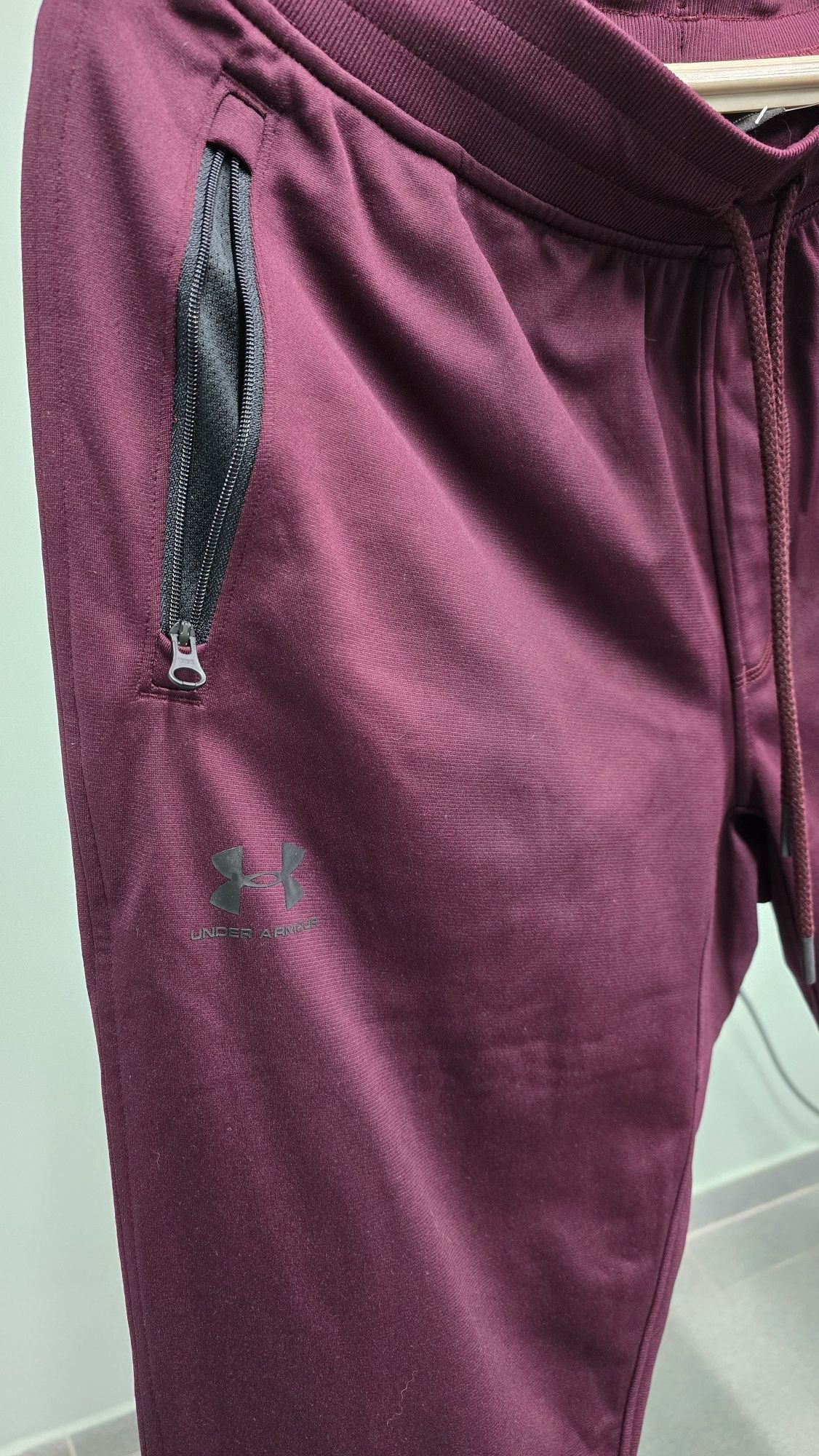 Under Armor ново мъжко долнище размер L