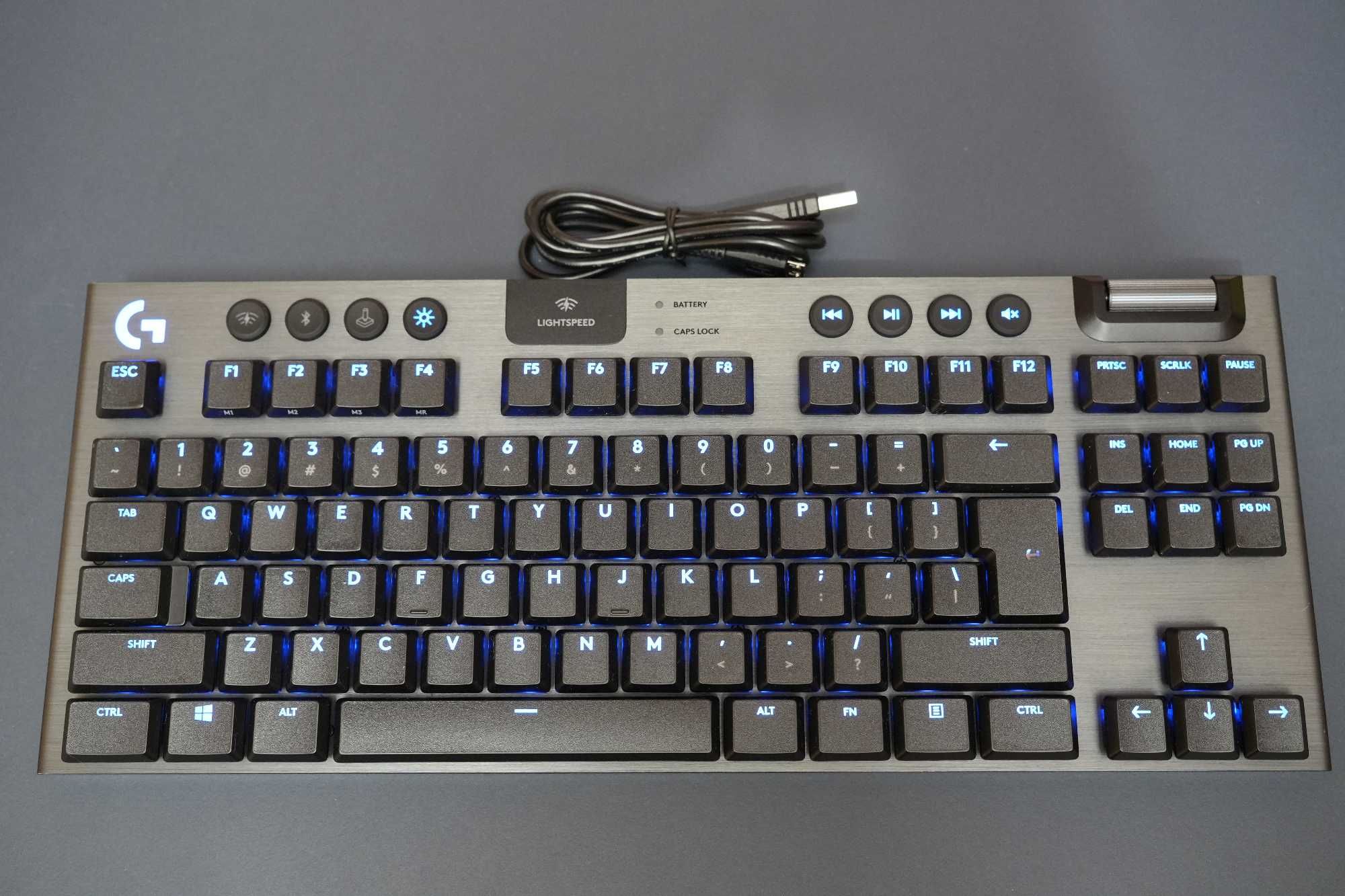 Продавам механична, безжична клавиатура Logitech G915 TKL