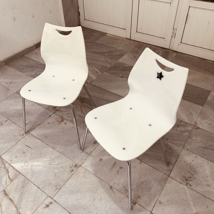 2 модерни ретро кухненски/трапезни стола – бели с метални крака