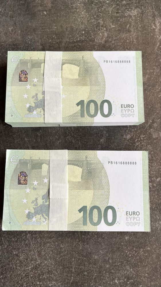 Реквизитни банкноти от 100€.
