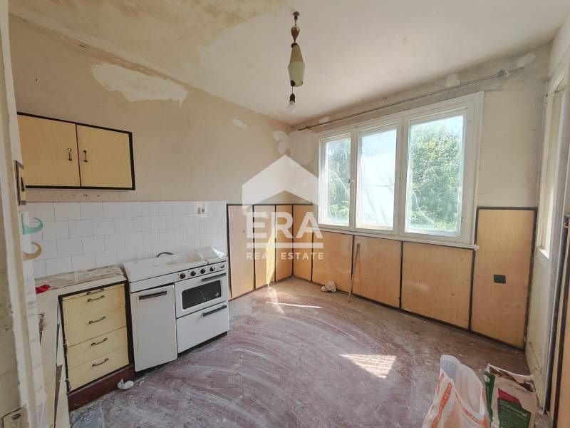 Продава се Четиристаен апартамент в Силистра, Център - 85 кв.м за 1059 €/кв.м - Снимка #2