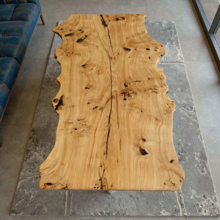 В наличии  стол из массива карагача 1.7х0.85