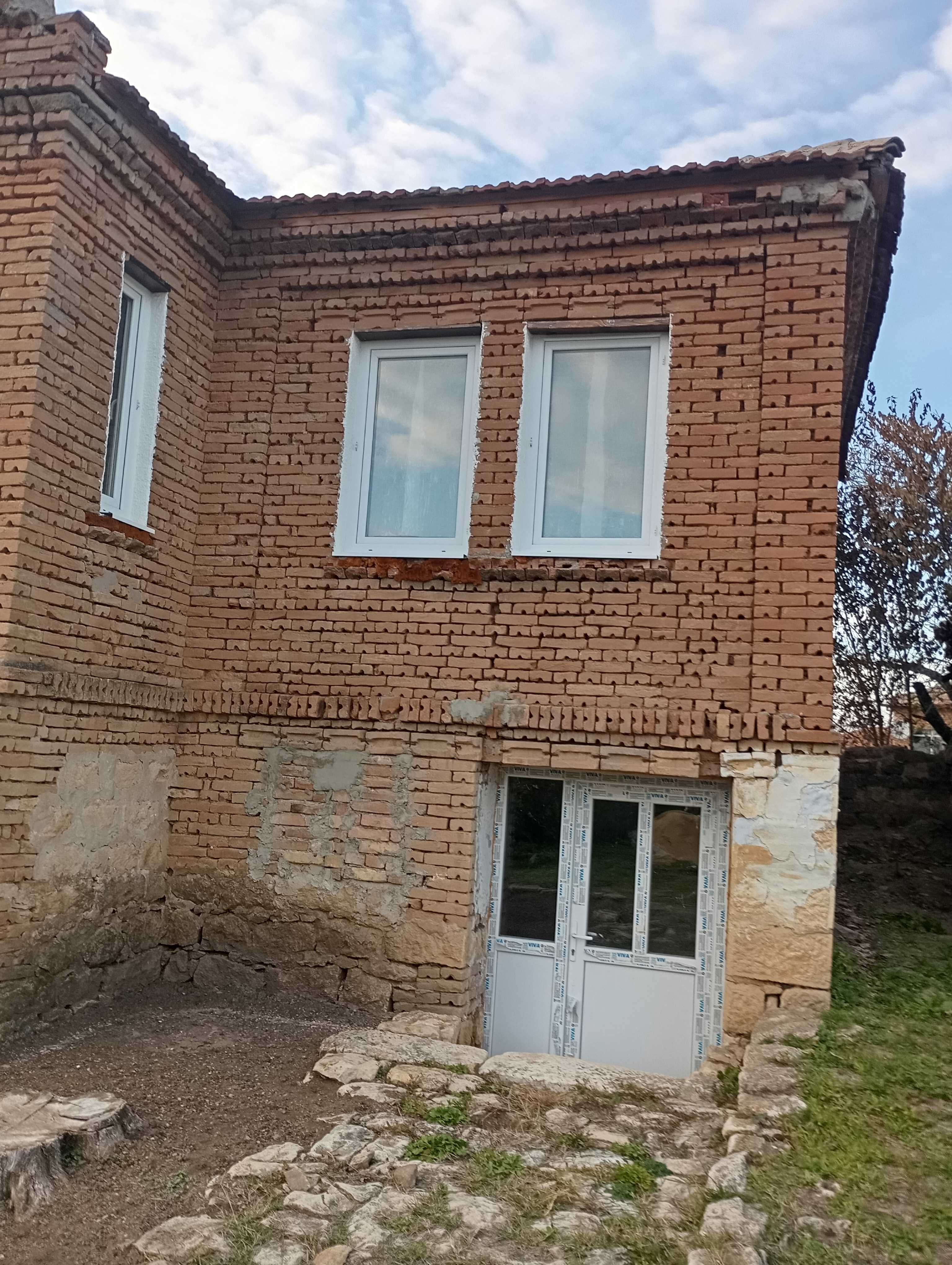 Продава се кьща на село Червенци