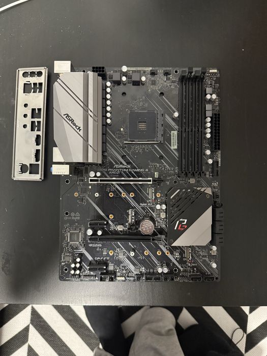 Placa de baza X570 Asrock Phantom 4