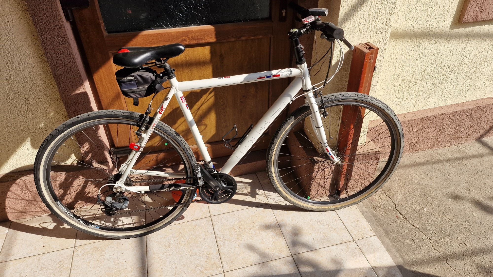 De vânzare bicicleta pe 28"