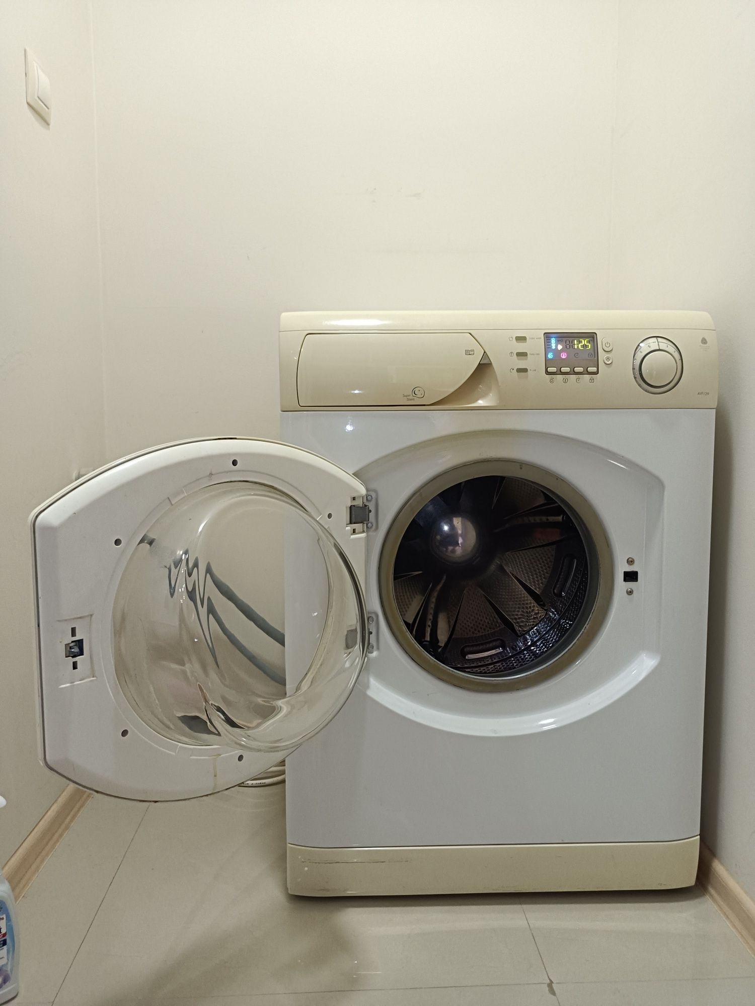 Пералня Аристон Ariston AVF129