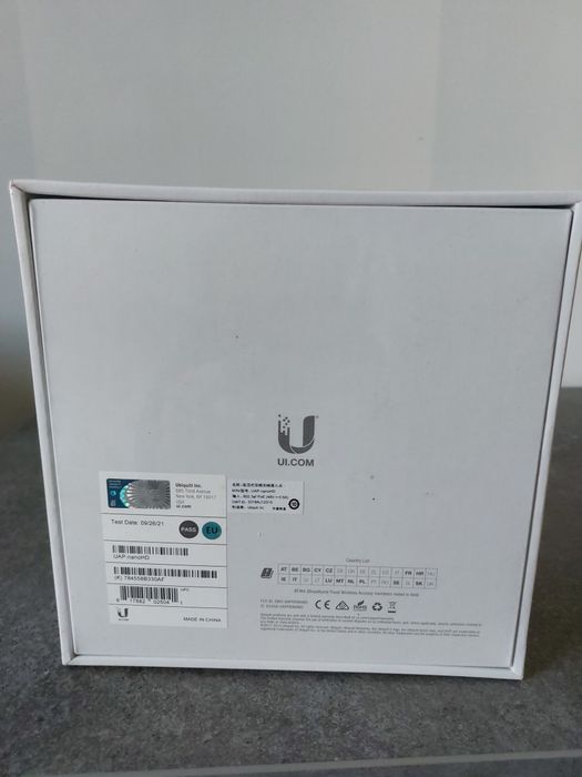 Access Point Ubiquiti UniFi UAP nanoHD MU-MIMO, Wave 2, nou SIGILAT