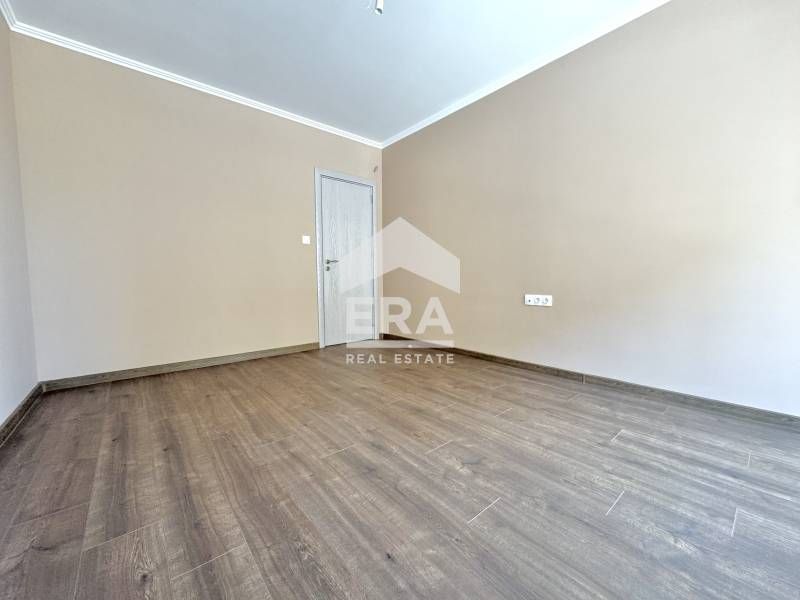 Просторен тристаен апартамент, завършен до ключ, в нова сграда с акт 1