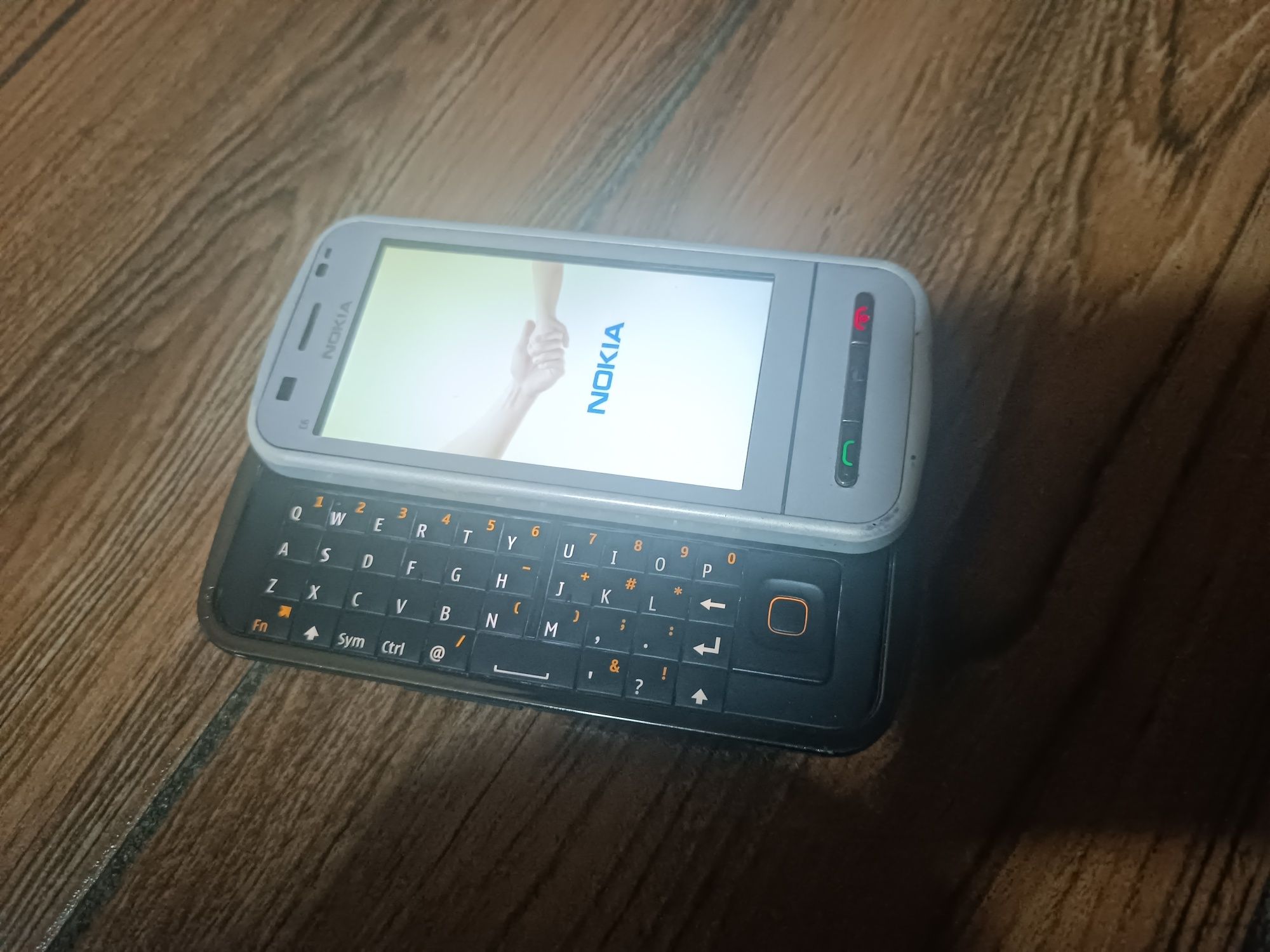 Nokia C6-00. Retro original!