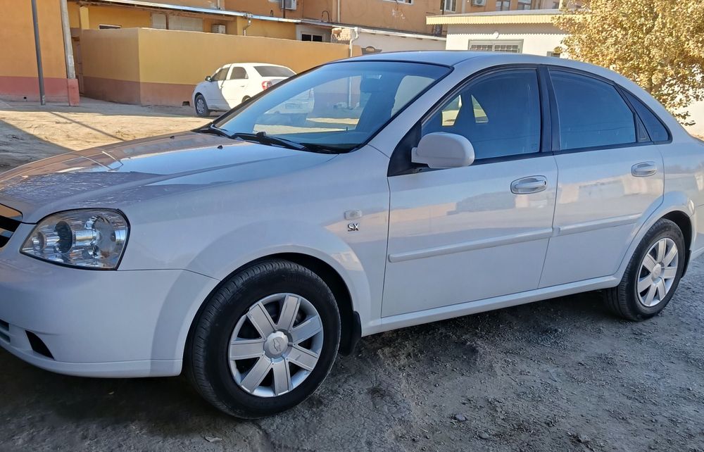 Автомобиль. Ласетти.