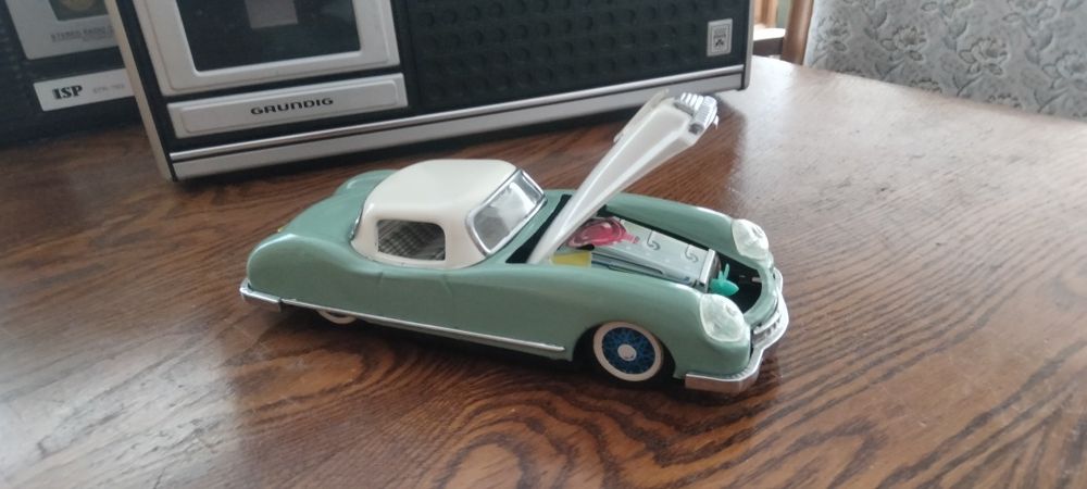 2 mașinuțe tabla originale anii 75