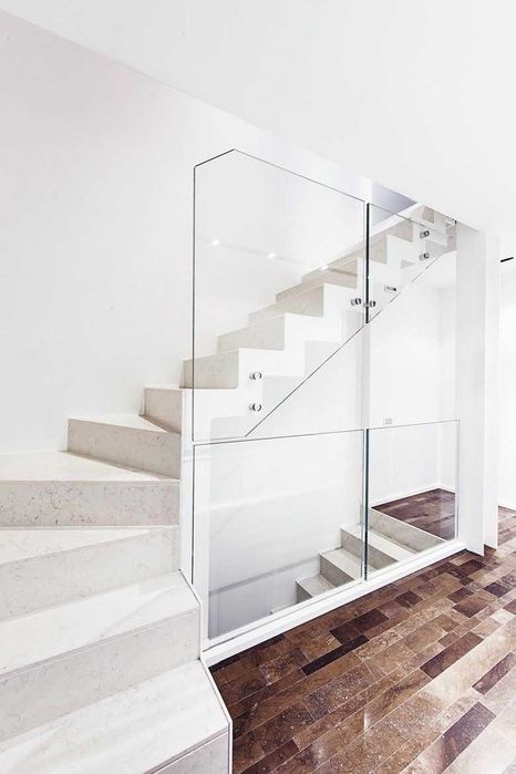 Balustrade din sticla securizata cu prindere in conectori