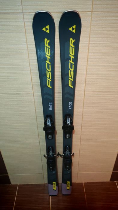 Schiuri Fischer RC One cu 155 cm-clapari ski.