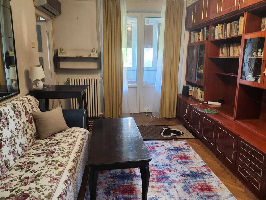 Vand apartament 3 camere zona 1Mai