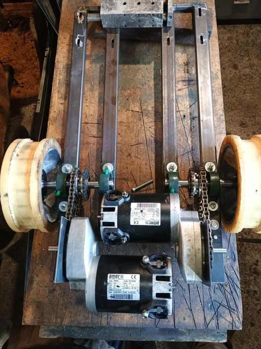 Motor electric cu reductor  24 v 180 , 220 rpm