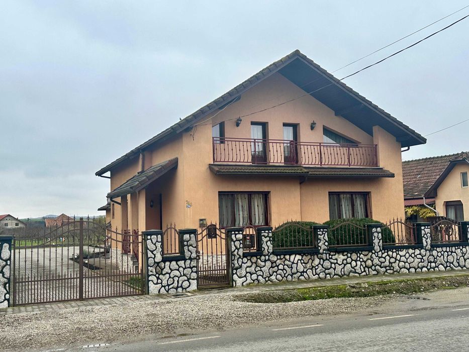 VAND CASA DE 350mp, pe TEREN de 1900mp, in Mihai Viteazu