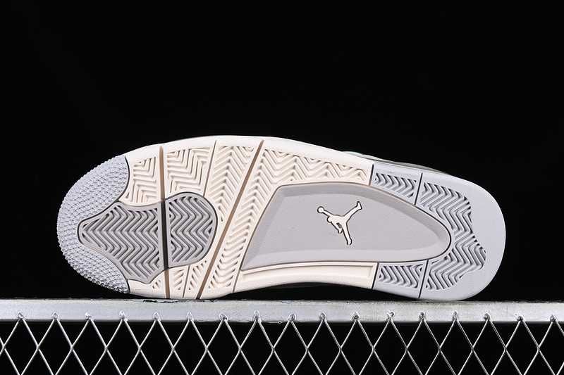 Adidasi Jordan 4
