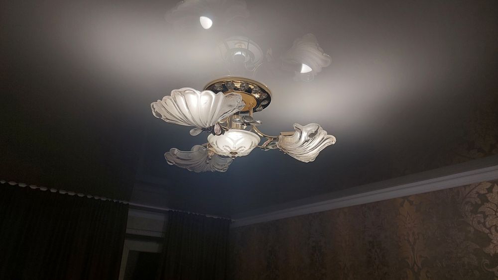 Продам люстру в отличном состоянии