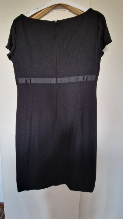 Vand rochie neagra cu lana marimea 42