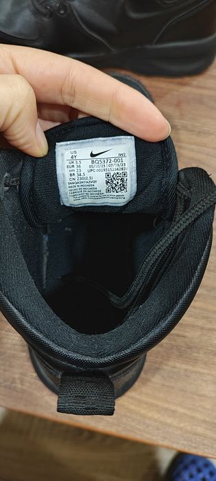 Боти Nike Manoa в черно