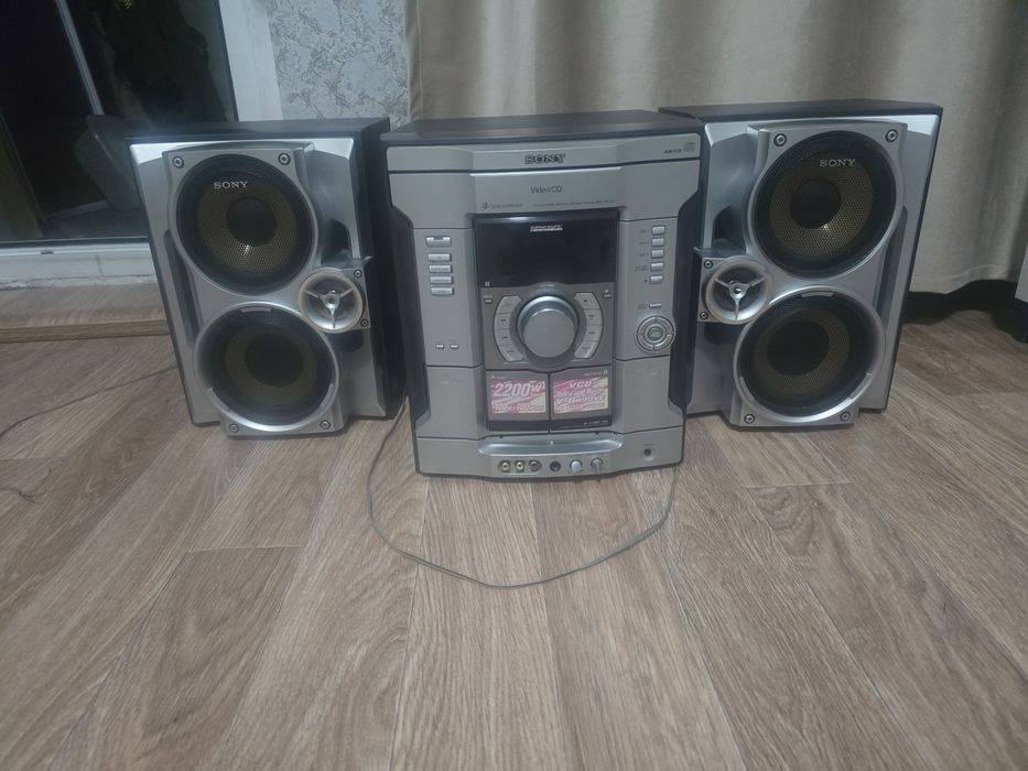 Продаю музыкальный центр Sony