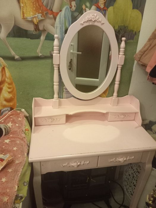 Vând oglinda pt fete