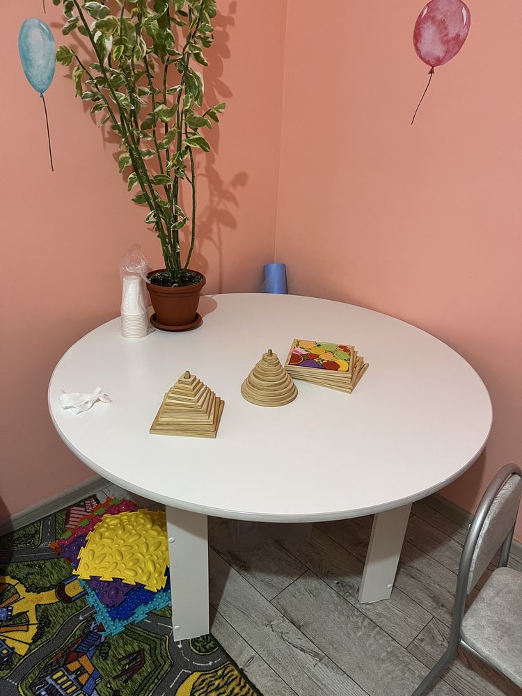 Продаю круглый стол