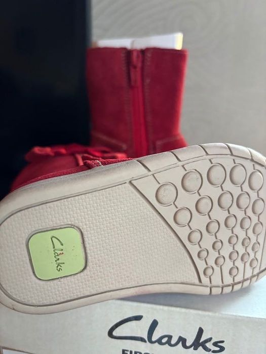 Нови боти и ботуши Clarks и Pablosky, размери 23 и 24
