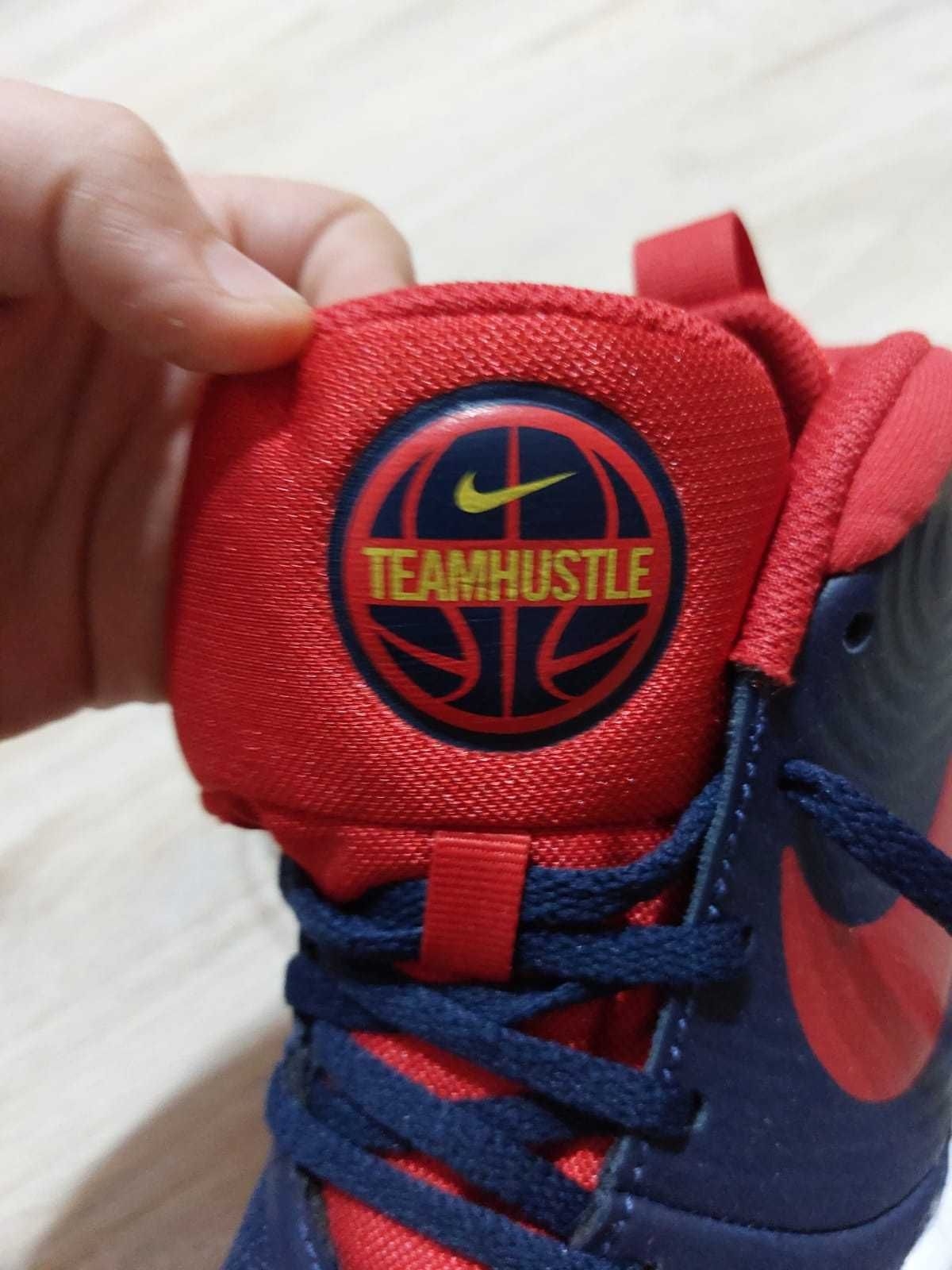 Bascheți NIKE TEAMHUSTLE *ediție limitată*