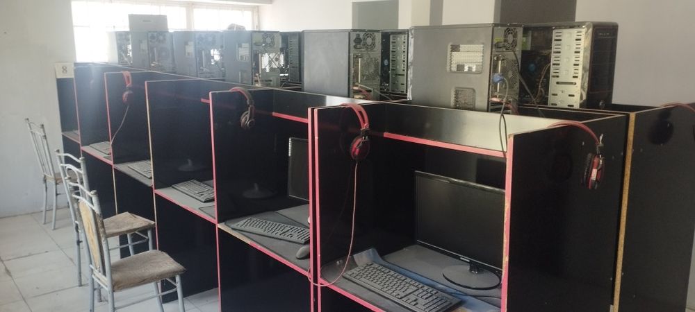 11 ta kompyuter va stol stullari bilan sotiladi narhi 2500