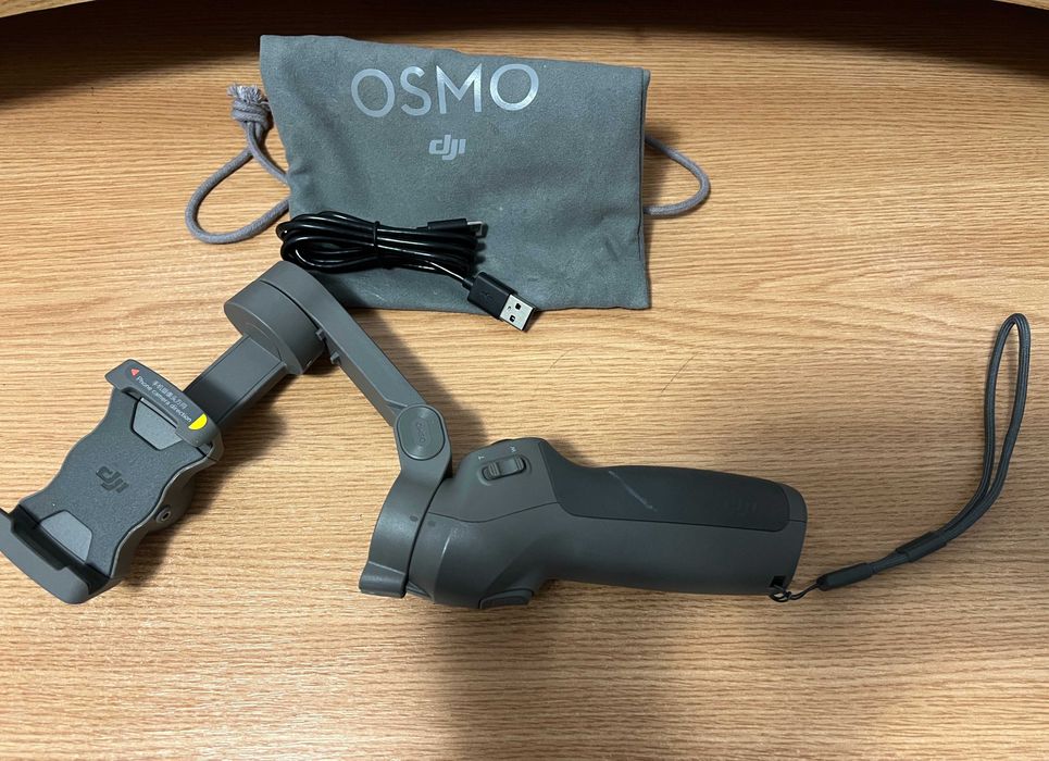 DJI Osmo Mobile 3 - Sistem gimbal stabilizare smartphone
