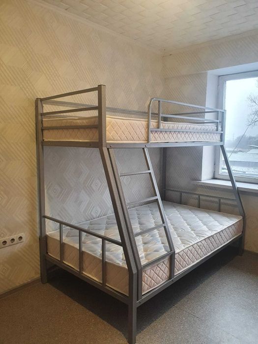 Двухъярусная металлическая кровать (двухярусная). Доставка бесплатно.