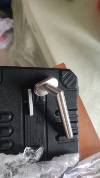 Ușă Exterior 2050x980 mm din PVC 6 camere, mâner spațial