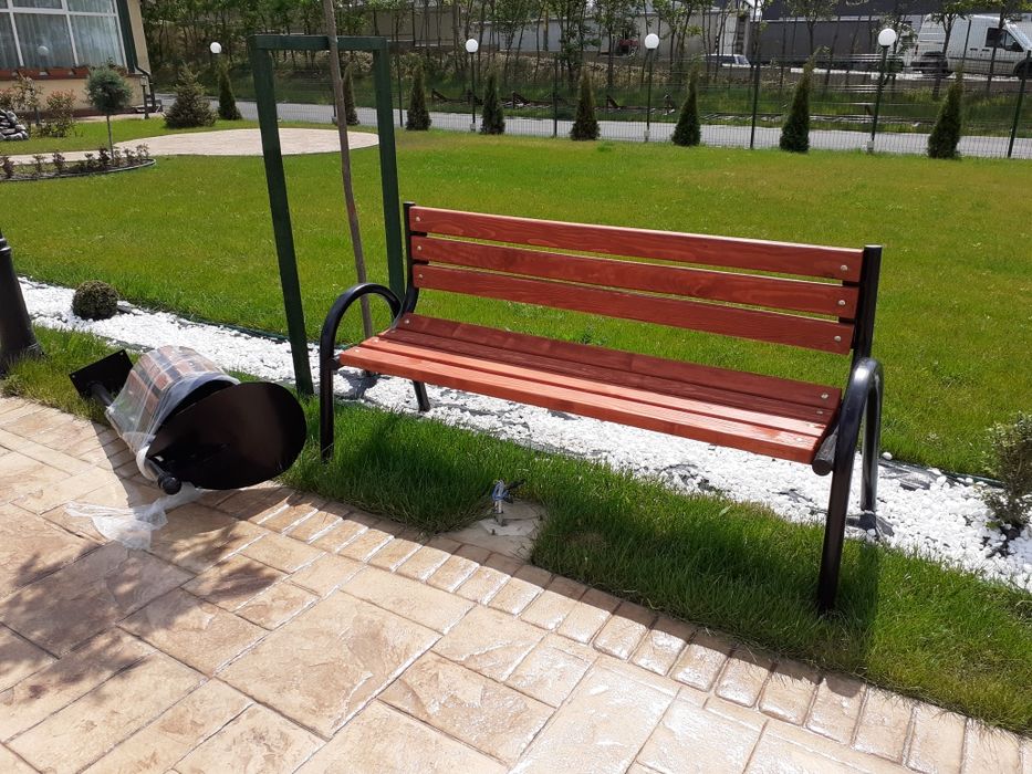 Bănci și cosuri pentru parcuri și grădini
