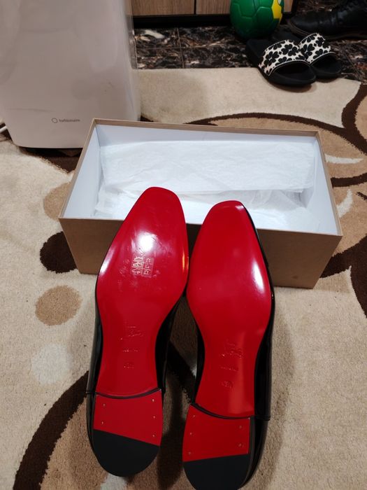 Pantofi Christian Louboutin bărbați  piele lăcuită neagră Nr 43/5