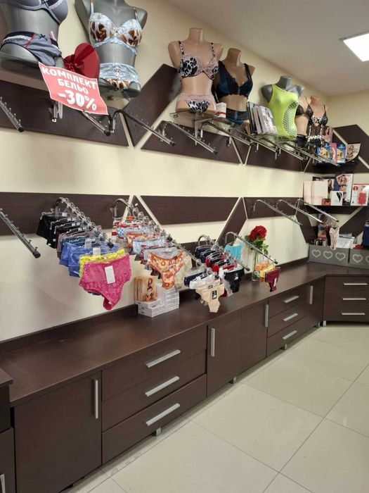 Шкафове и рафтове за магазин